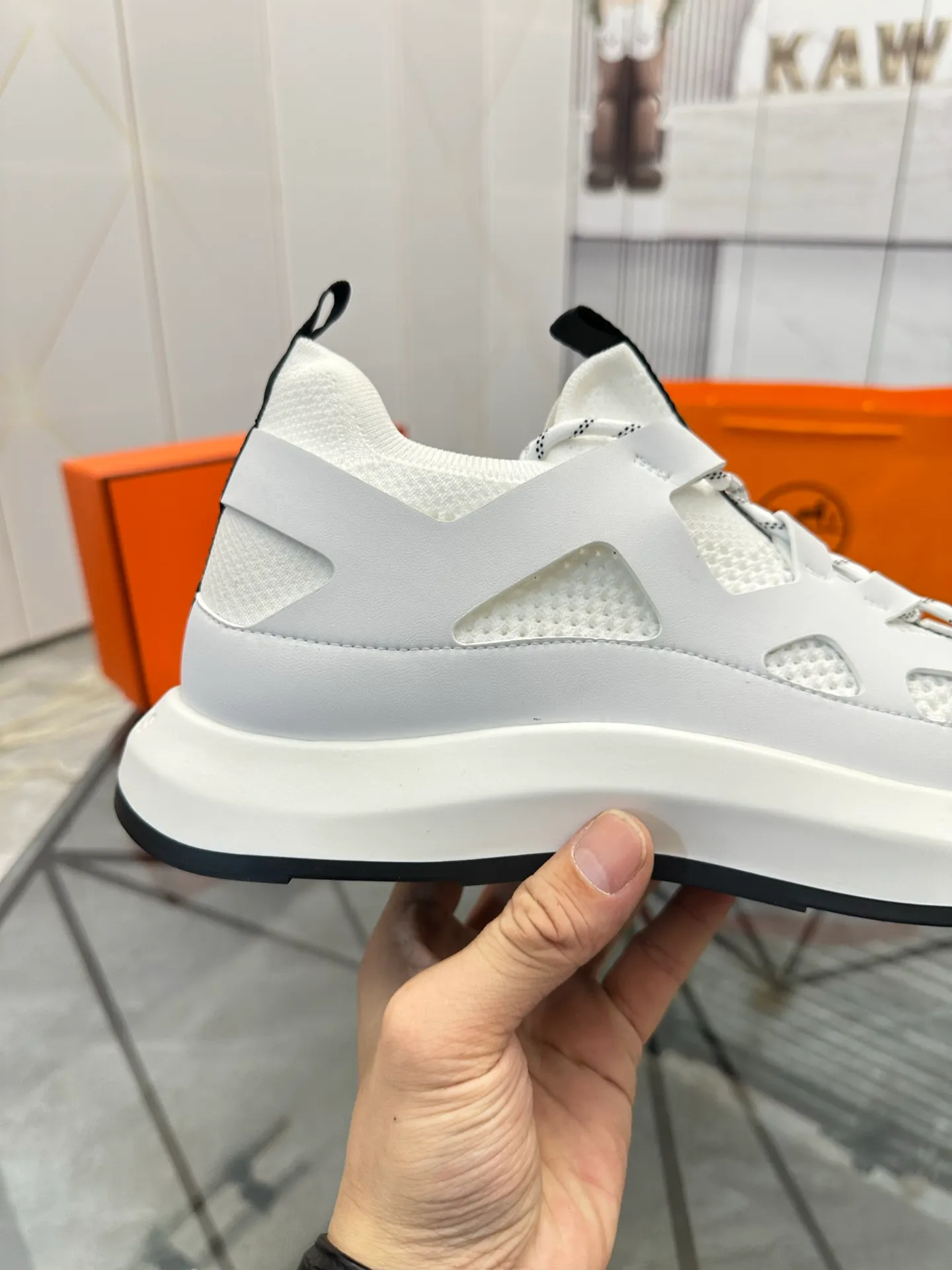 Men's shoes for sale 💰: 💰P660¥ High-end top quality Product trademark: Hermes *"Hermès*" low-top casual shoes Regular size: 38-45 (can be customized to 46) Product materials: upper imported first-layer cowhide stitched with original fabric, original rubber sheet, breathable lining, cowhide foot pads, original outsole. No.: 001